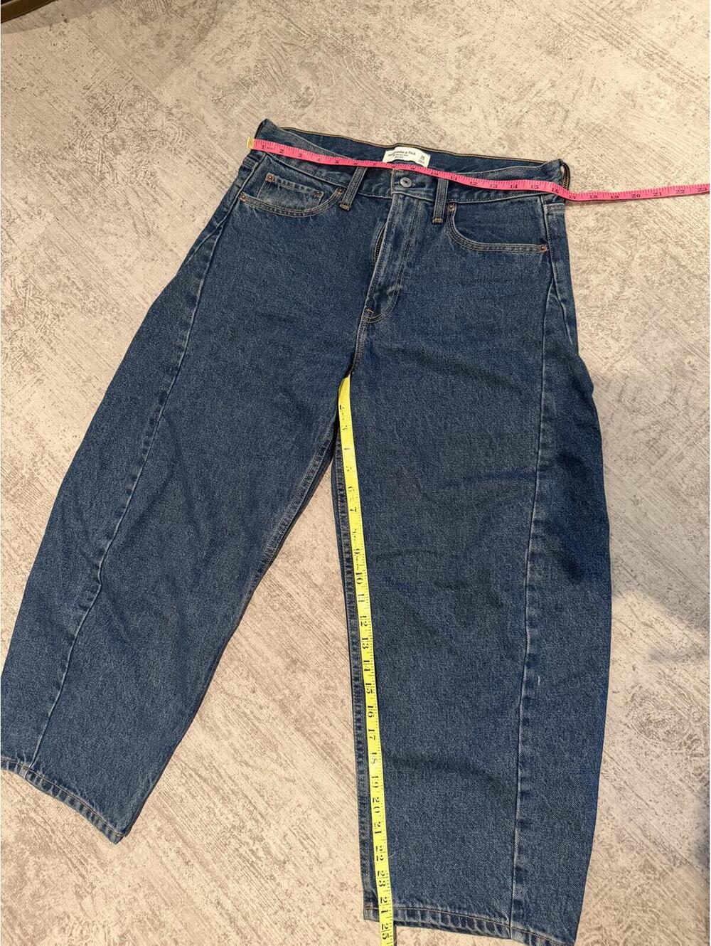NWOT Abercrombie Mid Rise Medium Wash Barrel Jean 28 short size 6 - Picture 5 of 5